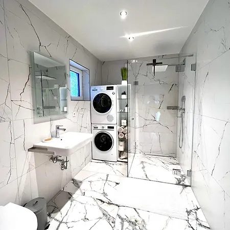 Ruhige Wohlfühloase Auf Zwei Ebenen - Mit Terrasse Im Grünen Und Balkon