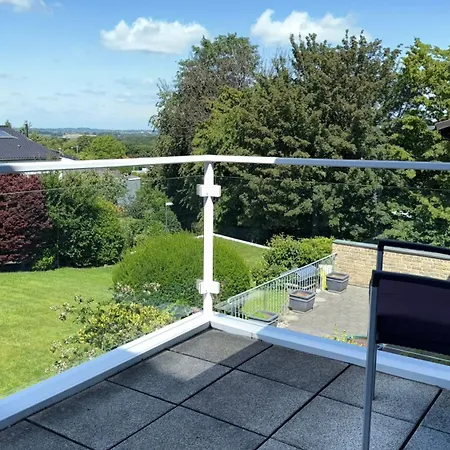 Ruhige Wohlfuehloase Auf Zwei Ebenen - Mit Terrasse Im Gruenen Und Balkon Apartmán *