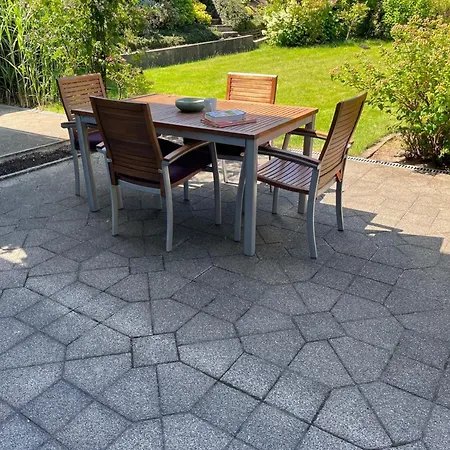 Ruhige Wohlfuehloase Auf Zwei Ebenen - Mit Terrasse Im Gruenen Und Balkon