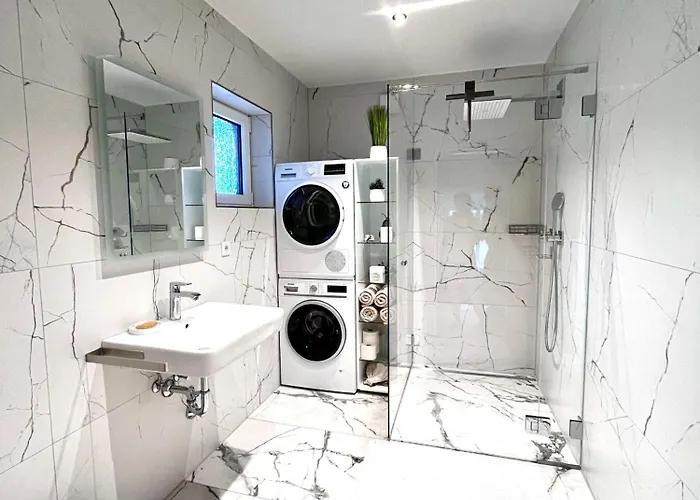 Ruhige Wohlfuehloase Auf Zwei Ebenen - Mit Terrasse Im Gruenen Und Balkon