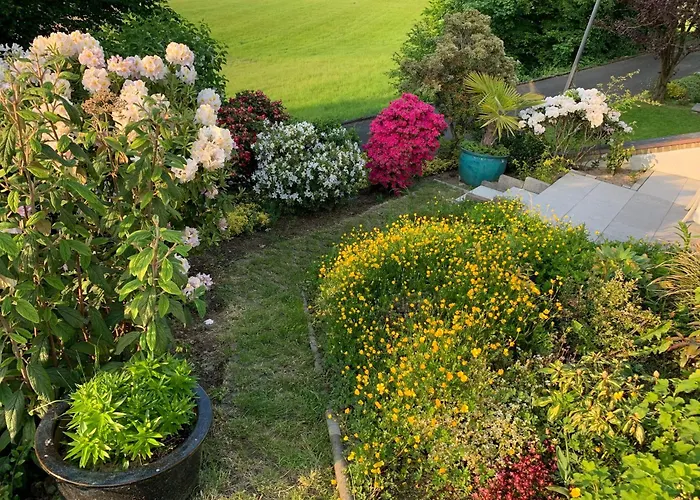 Ruhige Wohlfuehloase Auf Zwei Ebenen - Mit Terrasse Im Gruenen Und Balkon *