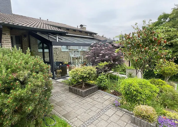 Ruhige Wohlfuehloase Auf Zwei Ebenen - Mit Terrasse Im Gruenen Und Balkon *