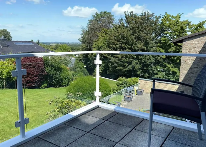 Ruhige Wohlfuehloase Auf Zwei Ebenen - Mit Terrasse Im Gruenen Und Balkon Appartement *