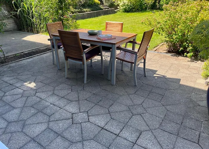 Ruhige Wohlfuehloase Auf Zwei Ebenen - Mit Terrasse Im Gruenen Und Balkon